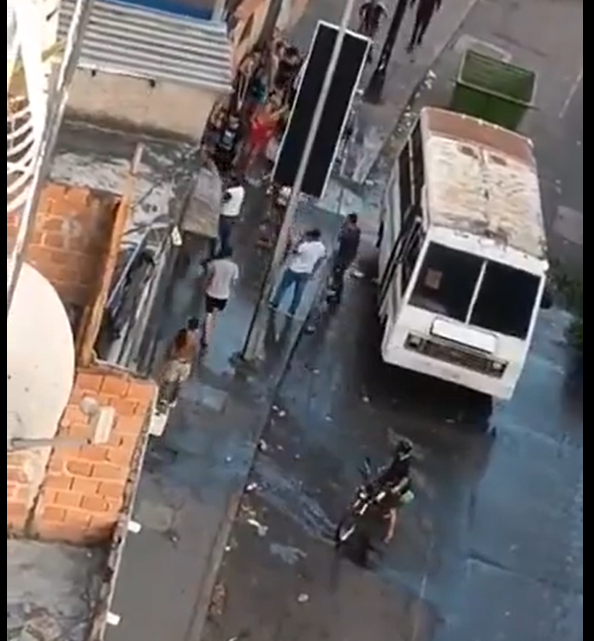 Denuncian agresión contra un autobús durante celebración de Carnaval en Caracas (+VIDEO)
