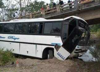 Autobús cae por un barranco en Barinas y deja seis heridos (+Imágenes)