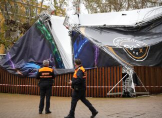 Tres niños resultaron heridos por la caída de una carpa en España