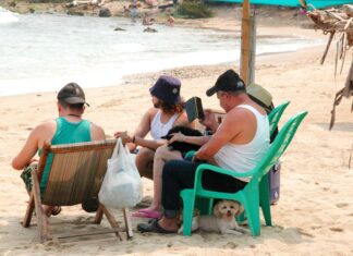 Semana Santa 2024 | Playas de La Guaira fijan precios de sillas y toldos