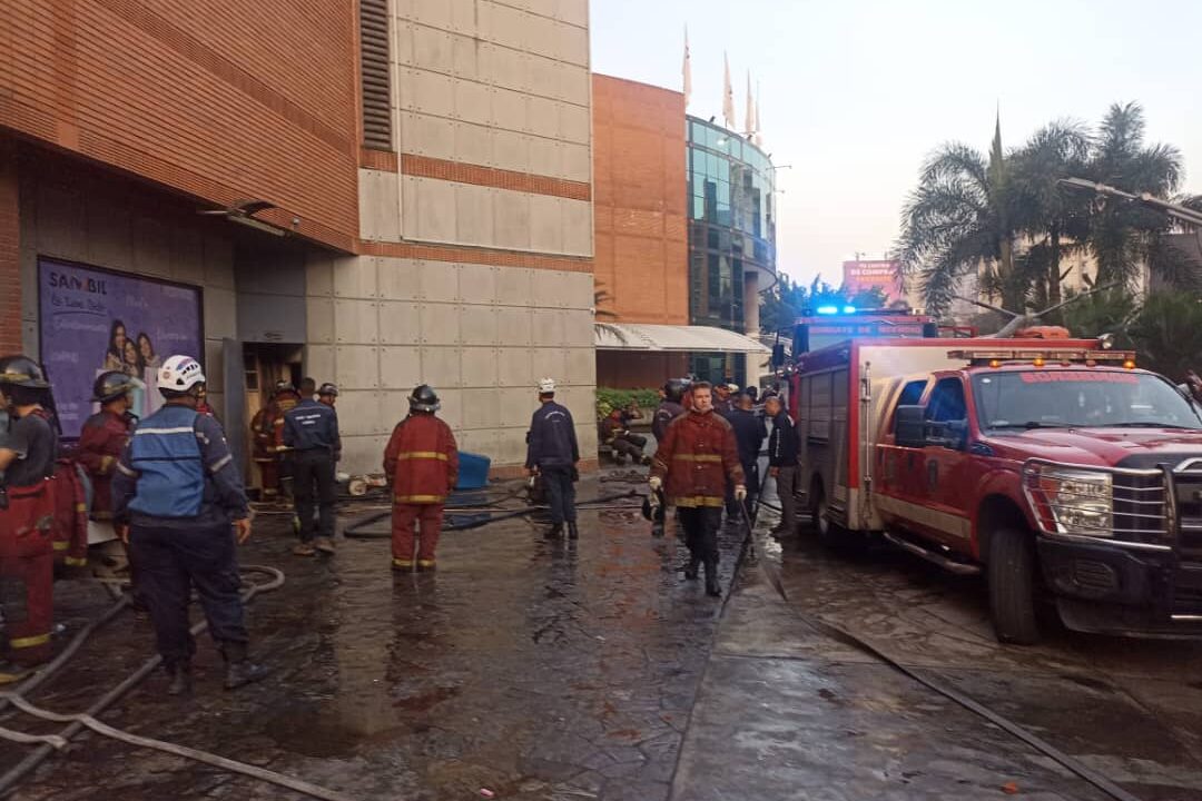Incendio se registró en el Sambil de Chacao este #9Mar