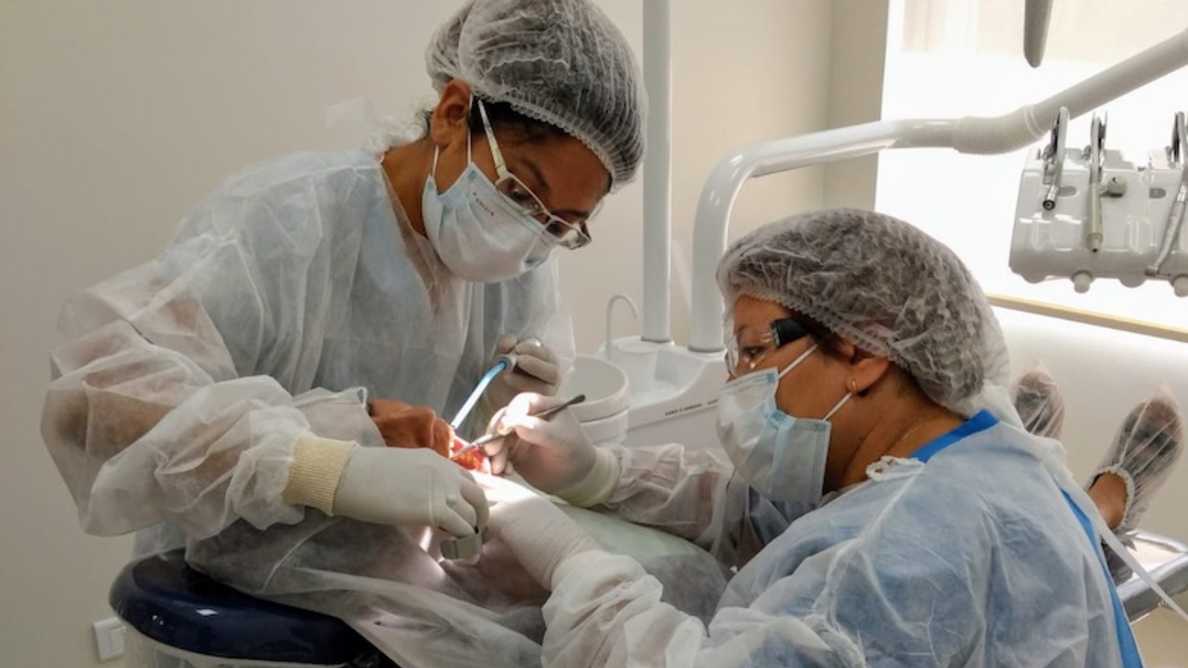 California| ¿Dónde encontrar servicios dentales a bajo costo para inmigrantes?