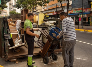 Operativo de recolección de cachivaches en Chacao este #9Mar