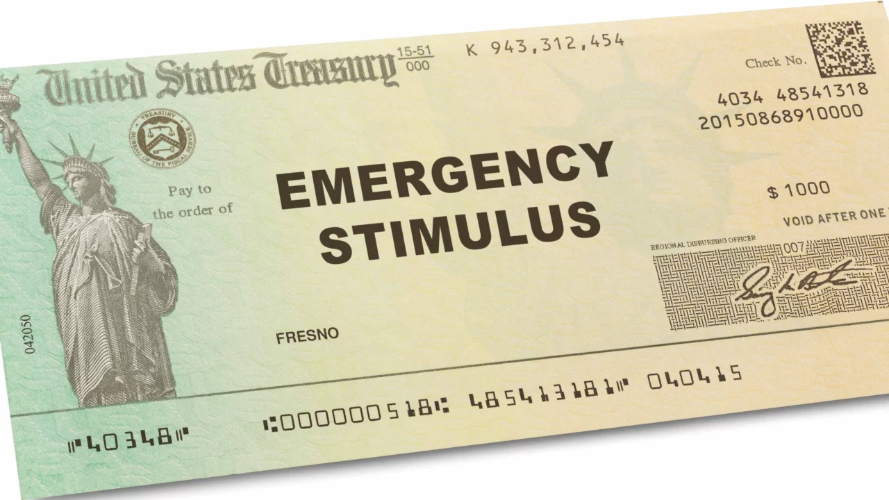 ¿Quiénes recibirán el cheque de estímulo de 1.300 dólares en Alaska?