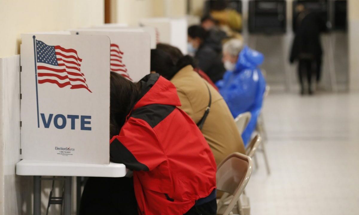 Comienza el reclutamiento de trabajadores electorales para las elecciones de EEUU