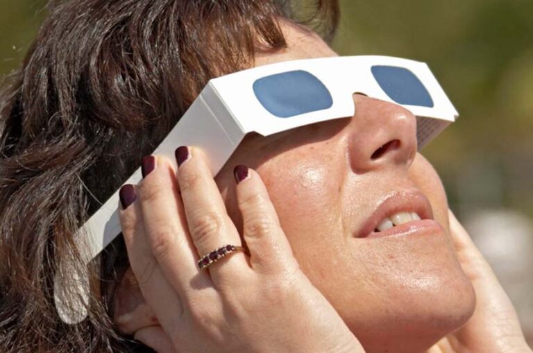 ¿Cómo proteger tus ojos durante un eclipse y qué pasa si miras sin protección?