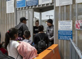 Frontera de Arizona-México: Migrantes podrían quedar a la deriva