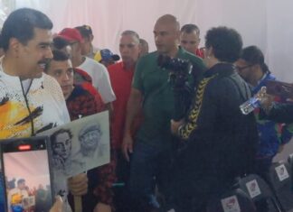 Nicolás Maduro se inscribe ante el CNE como candidato a las presidenciales