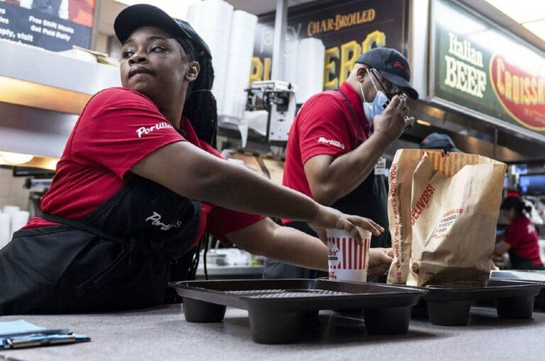 California | Conozca el nuevo salario mínimo de restaurantes de comida rápida (+Monto)