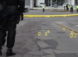 Asesinan de 15 tiros a venezolano en un autolavado