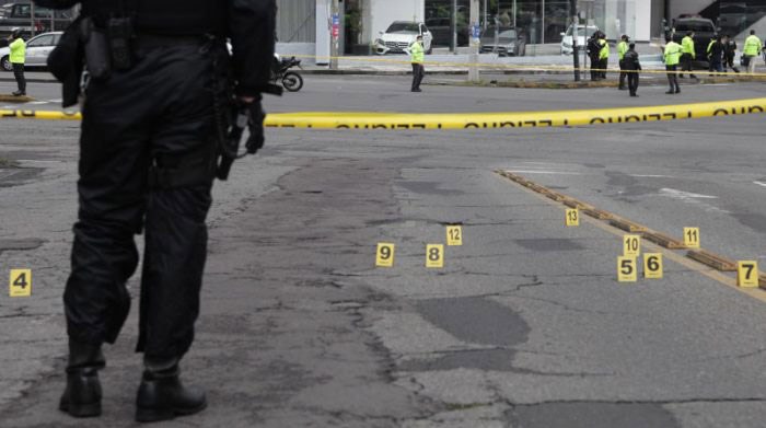 Asesinan de 15 tiros a venezolano en un autolavado