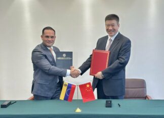 Venezuela y China formalizan protocolos para iniciar vuelos comerciales