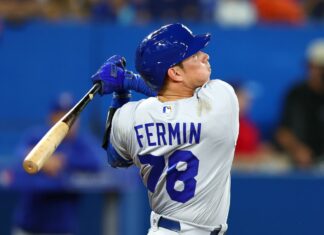 MLB: Freddy Fermín despierta y conecta primer jonrón de la temporada (+Video)