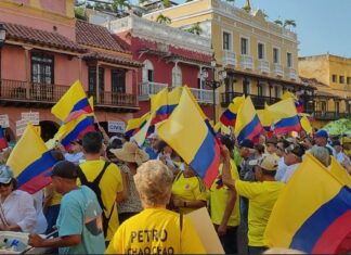 Así se desarrolló la multitudinaria marcha contra Petro en varias ciudades de Colombia