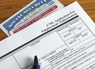 ¿Puedo solicitar un permiso de trabajo en EEUU si mi residencia es ilegal?