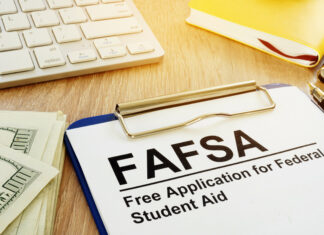 ¿Qué es la FAFSA?: Conoce sus requisitos y cómo aplicar a su beneficio en EEUU