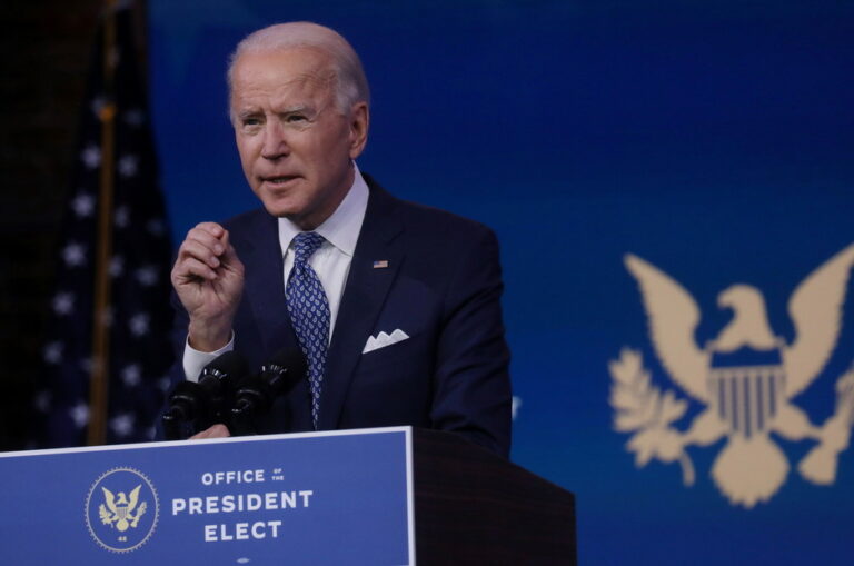 Biden lanza estrategia en español para captar voto latino en EEUU