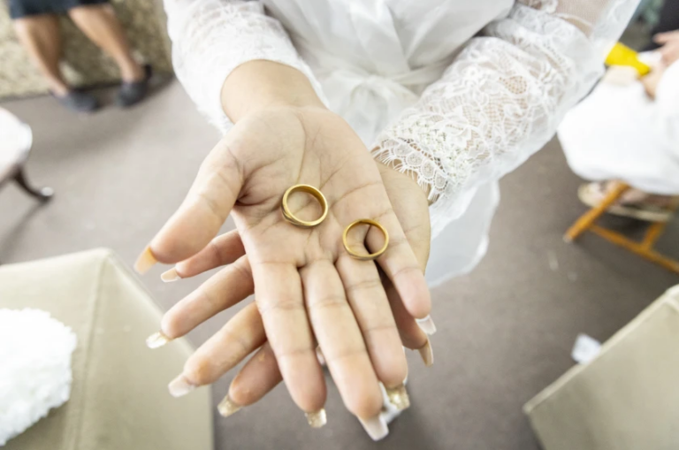 ¿Sabías qué mientras más cara la boda y el anillo mayor es la probabilidad de divorcio?