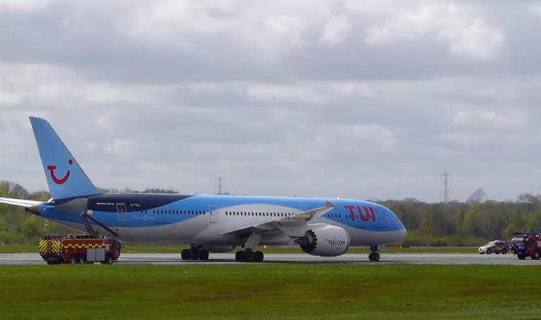 Boeing 787 aterriza de emergencia en Reino Unido