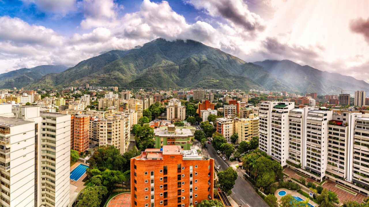 LO ÚLTIMO: Maduro designa nuevo padrino para Caracas este #25Abr
