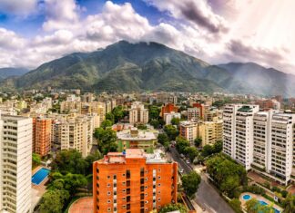 LO ÚLTIMO: Maduro designa nuevo padrino para Caracas este #25Abr