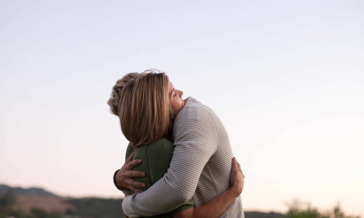 Los abrazos tienen un gran efecto en nuestro bienestar emocional | Diario 2001