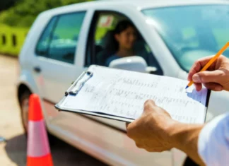 ¿Cuáles son los exámenes para sacar la licencia de conducir en Illinois?
