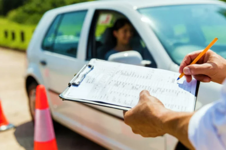 ¿Cuáles son los exámenes para sacar la licencia de conducir en Illinois?
