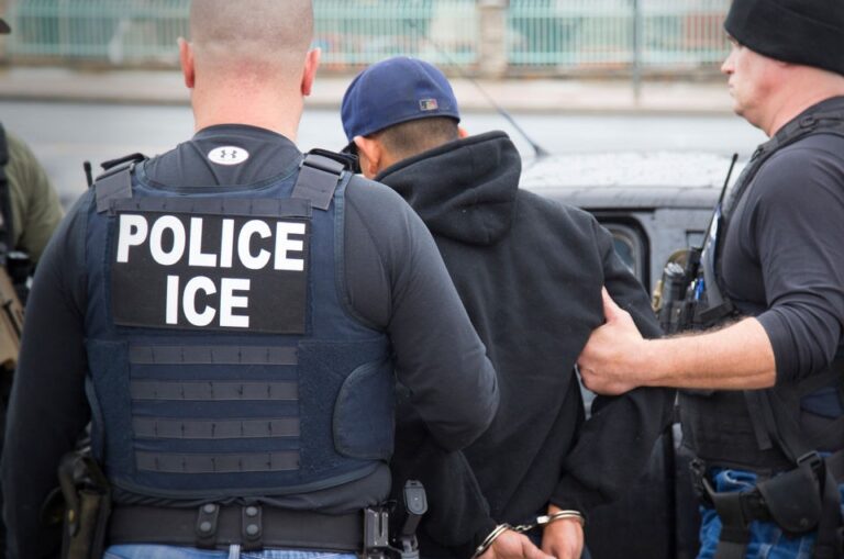 Tengo un familiar detenido por el ICE ¿Cómo puedo saber de él?