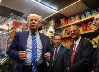 Trump se reúne con bodegueros latinos de Nueva York