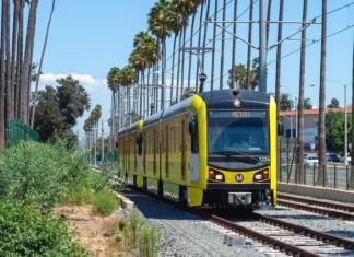 Fallece mujer por apuñalamiento en el metro de Los Ángeles