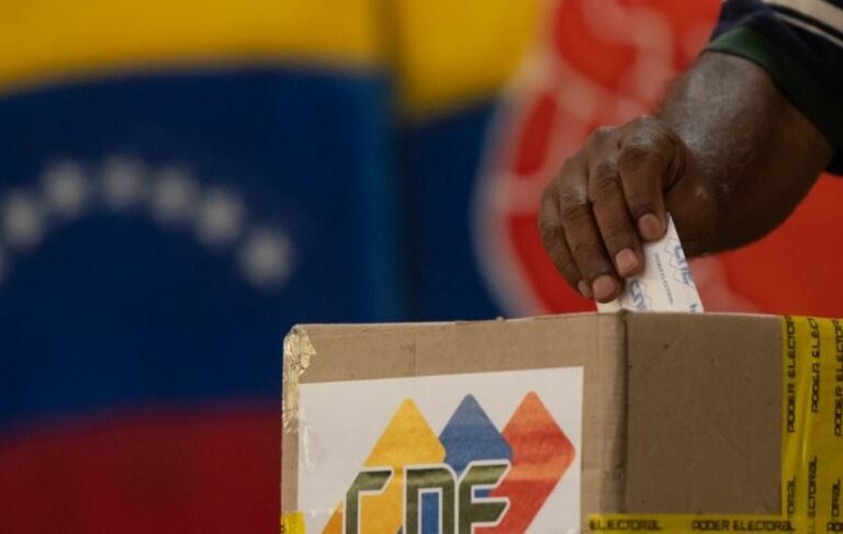 Maduro le garantiza al fiscal de la CPI unas elecciones presidenciales con “plena participación”