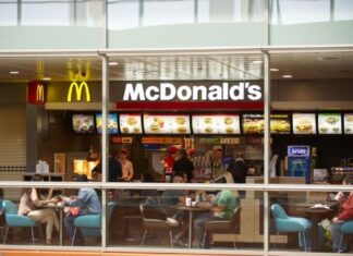 Sepa cuál es el salario de un trabajador de McDonald’s en Los Ángeles (+Monto)