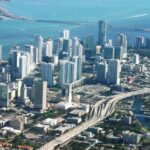 Proponen ley para frenar cobros abusivos por parte de condominios en Florida