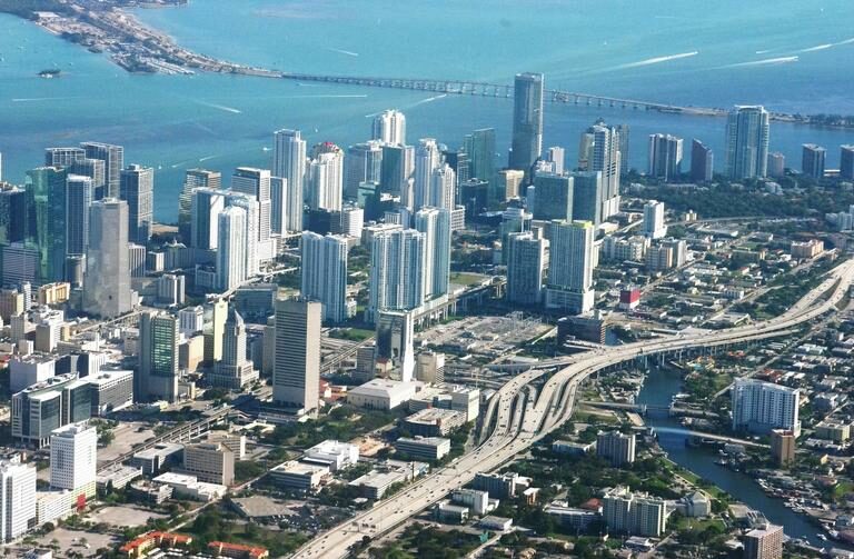 Sepa cómo viajar gratis por Miami en transporte público