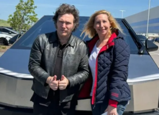 Javier Milei manejó un Tesla Cybertruck tras invitación de Elon Musk (+Video)