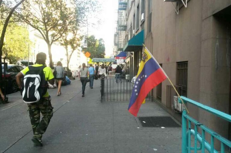 Venezolanos se fueron a los golpes en calle de Nueva York (+VIDEO)