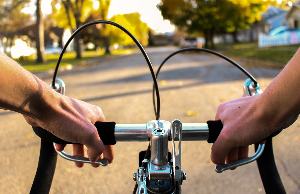 Ciclista cayó al río Caroní tras ser atacado por una avispa (+Detalles)