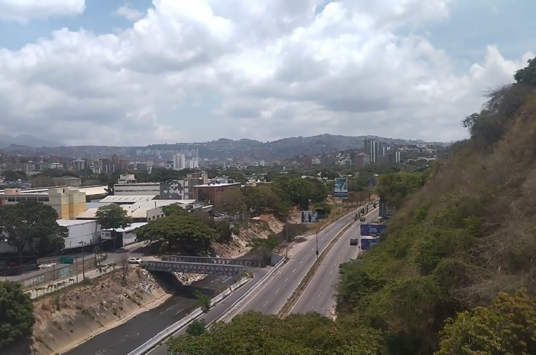 Anuncian cierre parcial de la avenida Río de Janeiro de Caracas hasta el 6 de mayo