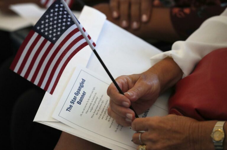 ¿Cómo aplicar al subsidio que ofrece Uscis para obtener la ciudadanía en EEUU? (+Requisitos)
