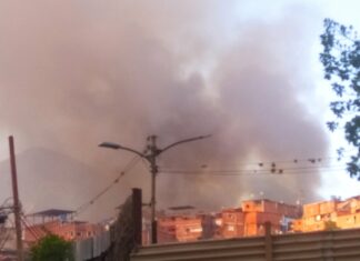 Fuerte incendio forestal afecta la zona boscosa de Petare este lunes #8Abr (+Imágenes)