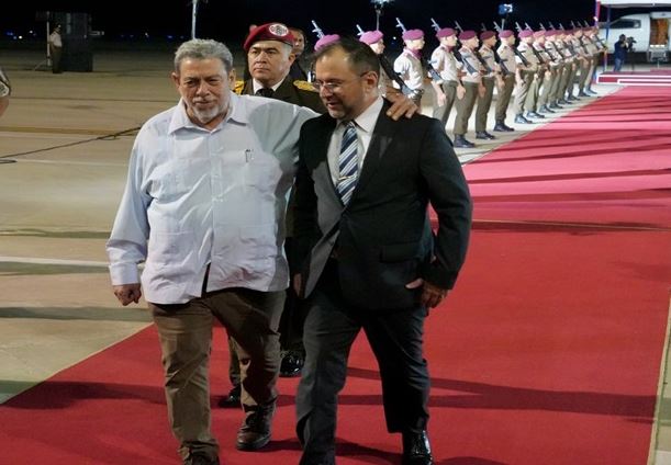 ALBA-TCP | Arriban a Venezuela primeros ministros del Caribe