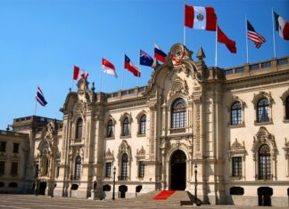 Se presentan tres renuncias en ministerios del Perú