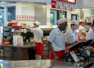 EEUU | Cadenas de comida rápida en California aumentaron sus precios antes del nuevo salario (+Detalles)