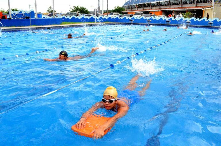 Gratis | San Diego ofrece clases de natación para niños y adultos