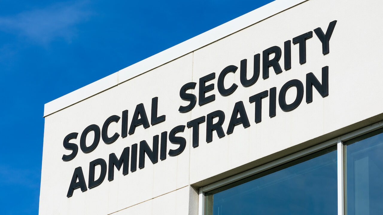 ¿Quiénes recibirán dos cheques del Seguro Social de EEUU en mayo? (+Montos)