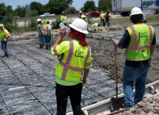 ¿Cuál es el salario de un trabajador de la construcción en EEUU?