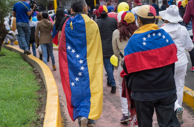 Cómo contribuyen los venezolanos a economía en países de acogida
