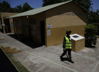 Comienza el escrutinio de votos tras el cierre de urnas electorales en República Dominicana