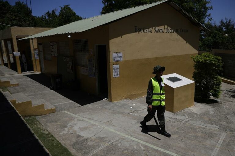 Comienza el escrutinio de votos tras el cierre de urnas electorales en República Dominicana